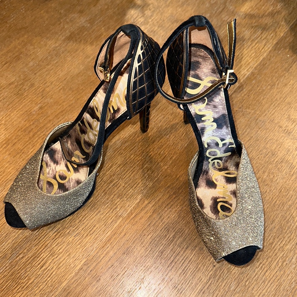 Peep toe ankle strap party shoes